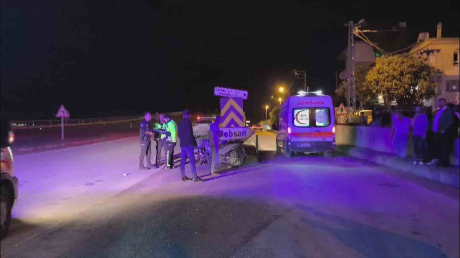 Seyir halinde olan motosiklet bariyere çarptı: 2 yaralı