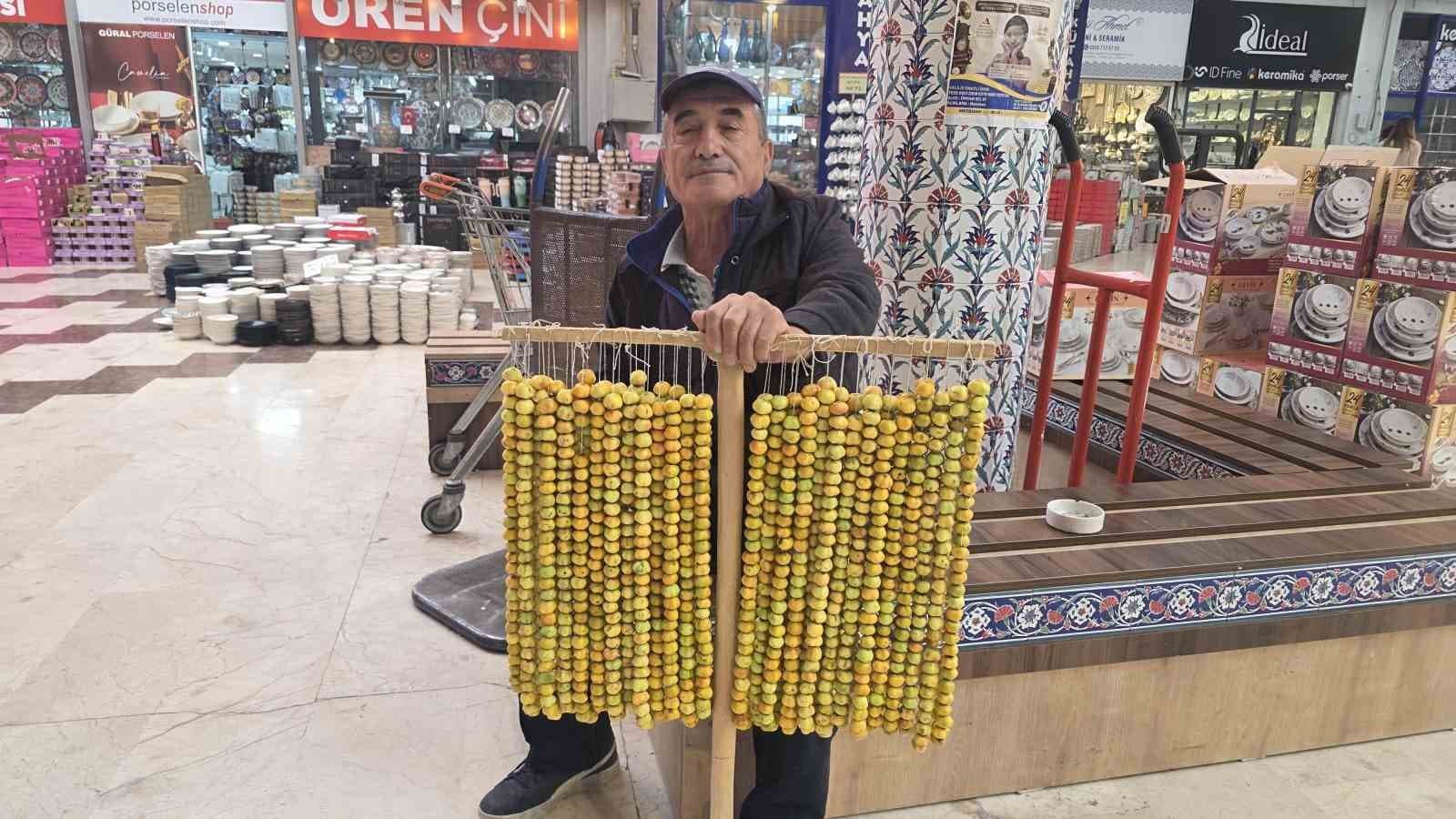 Kütahya Dağlarından Toplanan Alıç, Piyasada Yerini Aldı