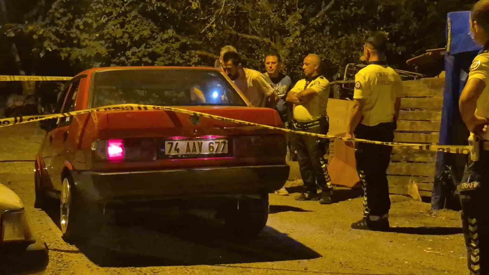 Polisten Kaçan Ehliyetsiz Sürücü, Akrabasına Çarptı: İki Kişi Yaralandı