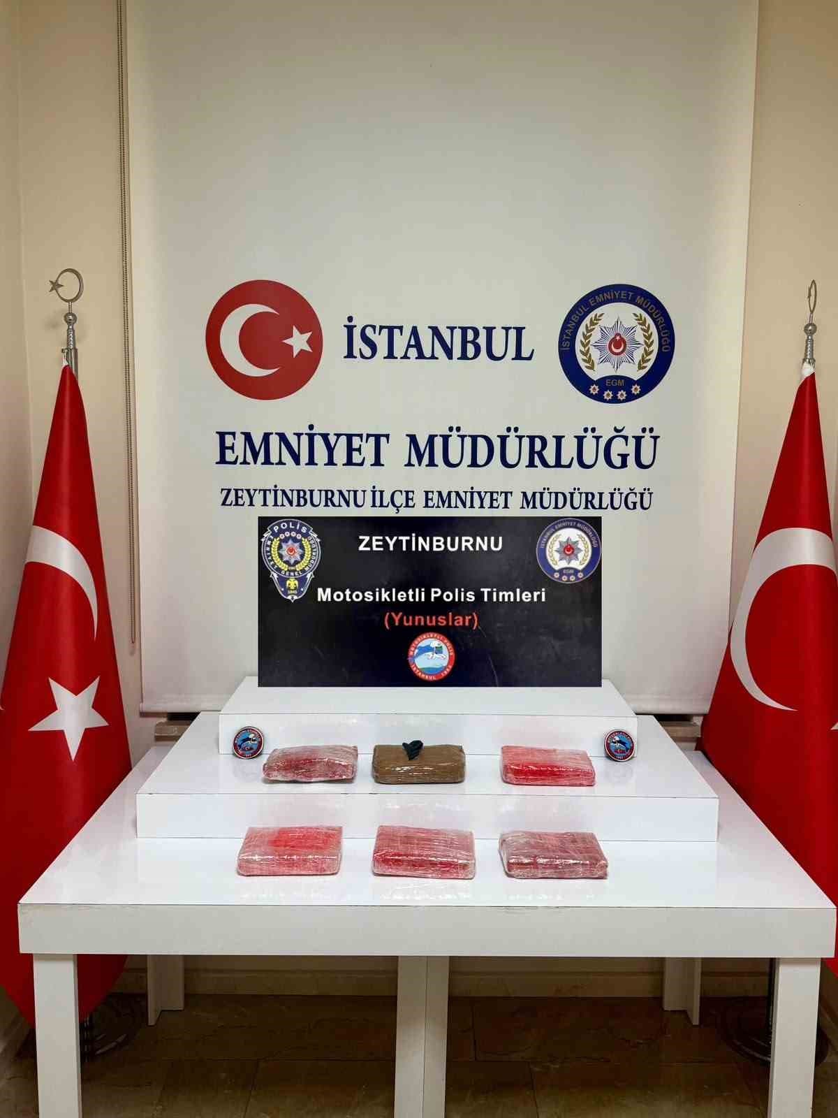 Zeytinburnu'nda Yakalanan Araçta Büyük Miktarda Kokain Ele Geçirildi