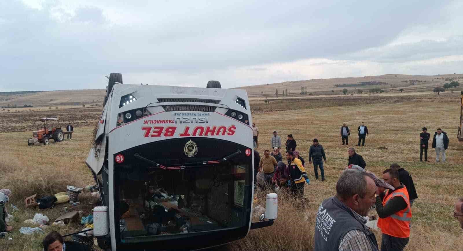 Midibüs Şarampole Devrildi: 25 Kişi Yaralandı