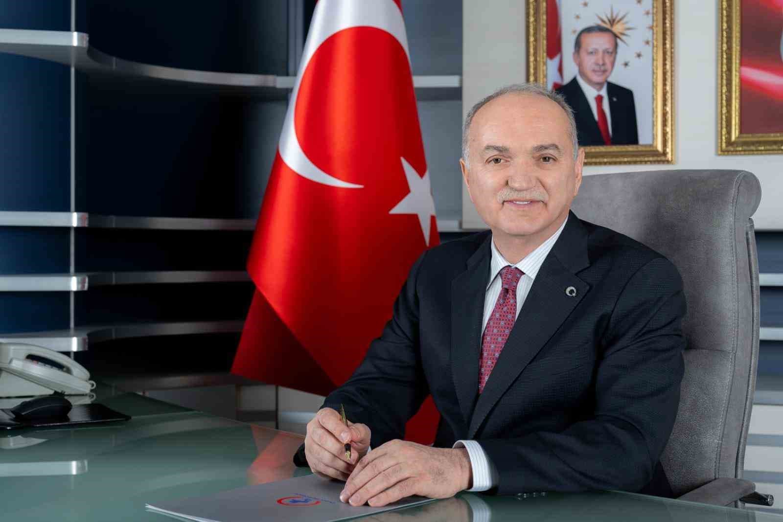 Düzce Belediye Başkanı Özlü'den İtfaiyecilere Mesaj: Acil Durumlarda Toplumun Güvenliğini Sağlayan Kilit Görevliler
