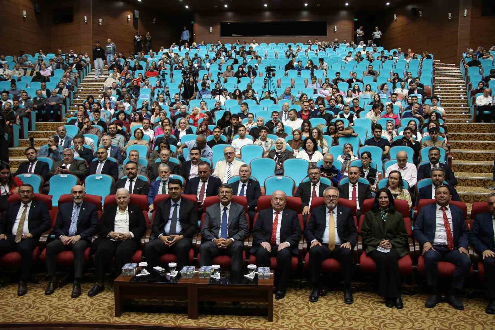 Uşak'ta Tarihi Konuşma: Timsal Karabekir, Gençlere Tarih Yolculuğu Sundu