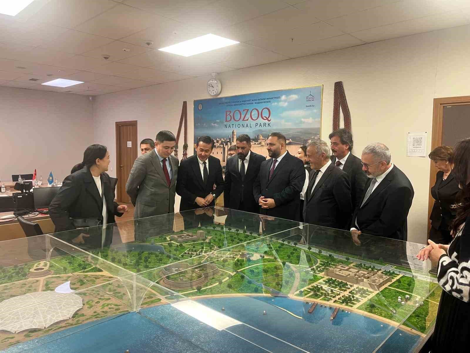 Sorgun Belediye Başkanı Ekinci, Kazakistan'da Tarihi Alanları ve Yetkilileri Ziyaret Etti