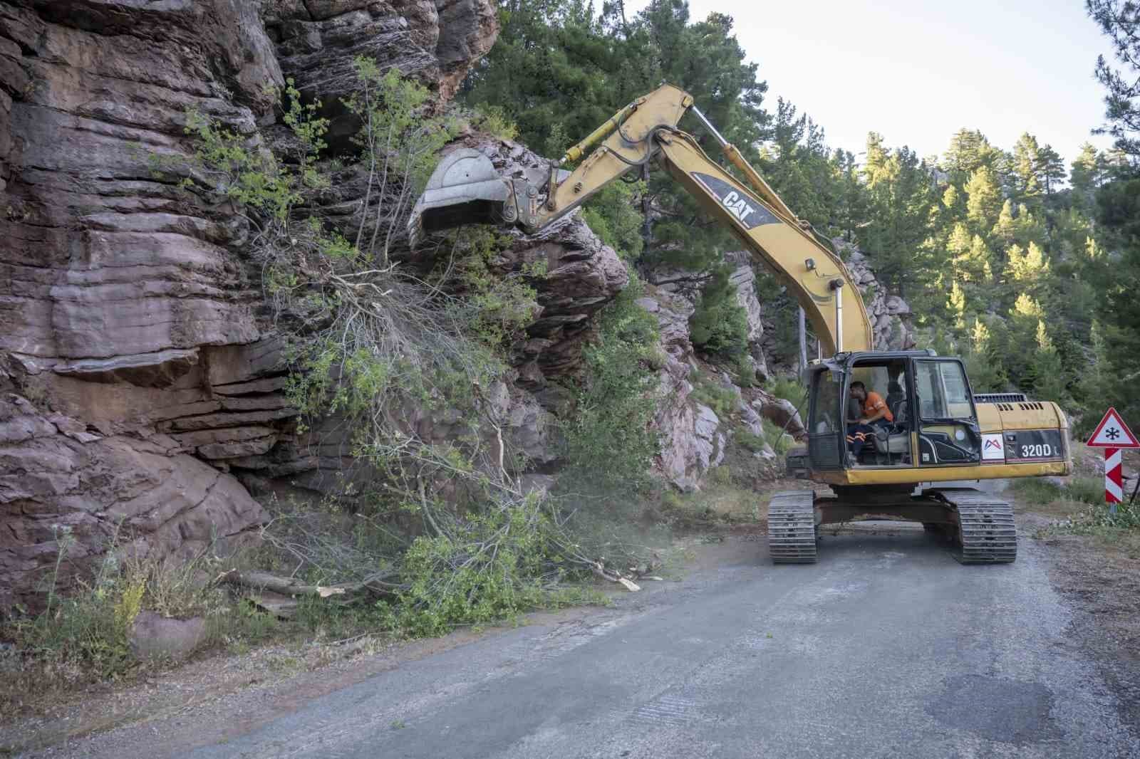 Mersin'de Bozyazı'dan Ustalar'a 14 Kilometrelik Yayla Yolu Asfaltla Yenilendi