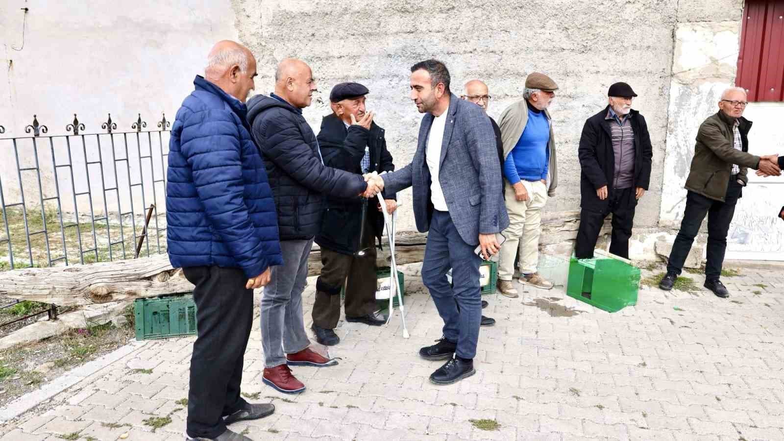 Başkan Ulutaş, Akçadağ'daki Durulova ve Darıca Mahallelerini Ziyaret Etti
