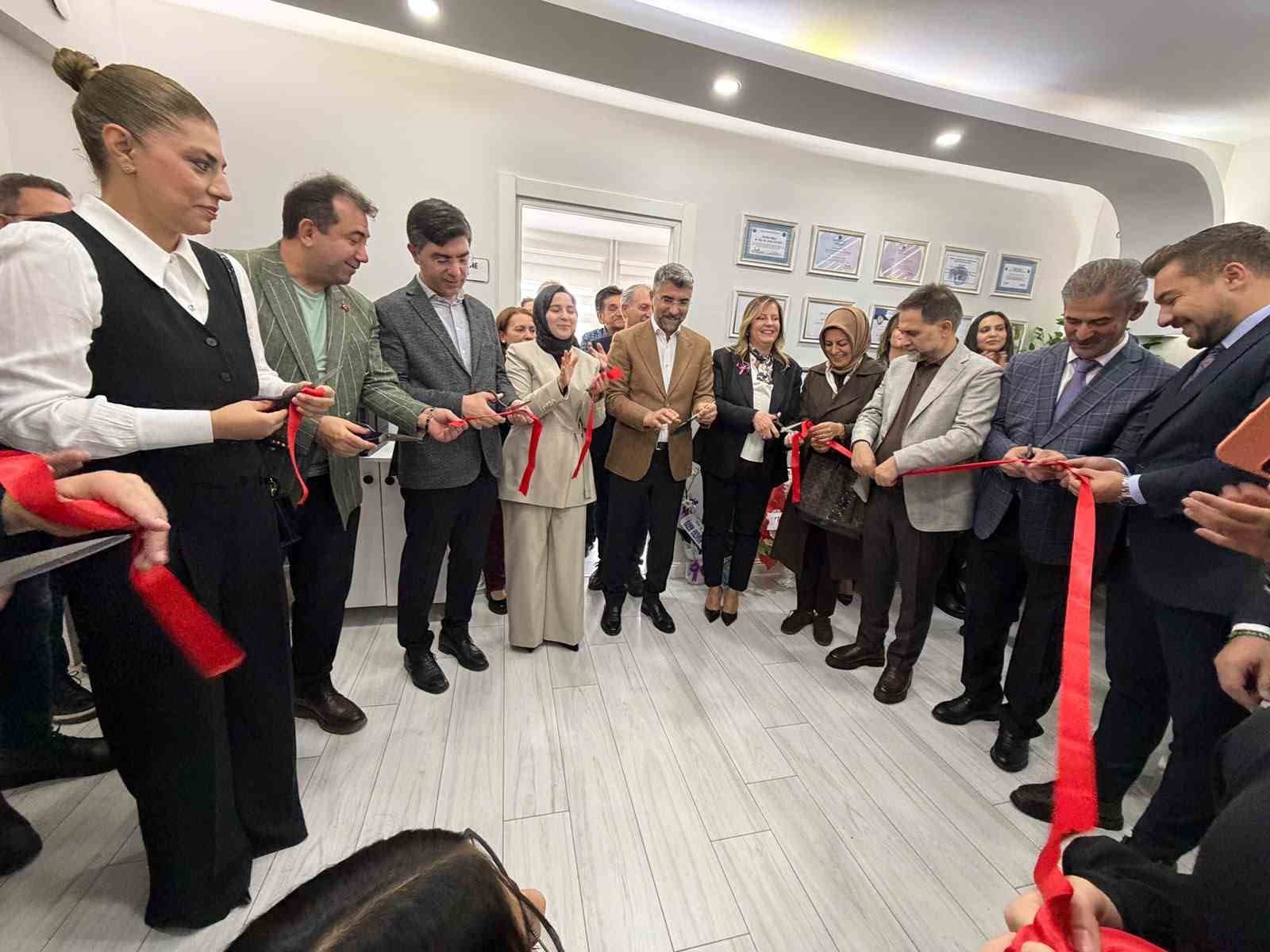 Erzurum protokolü Doç. Dr. Sertaç Zengil’in muayenehane açılışında buluştu