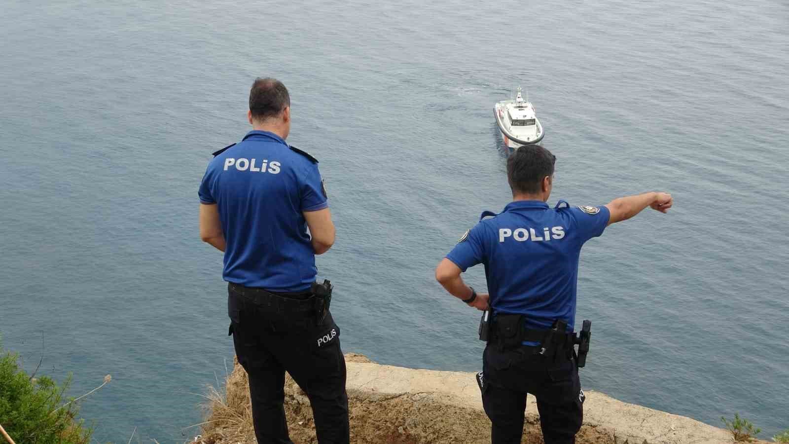 Antalya'da Çığlık Ekiplerini Harekete Geçirdi: 35 Metrelik Falezlerde Arama Çalışmaları Yapıldı