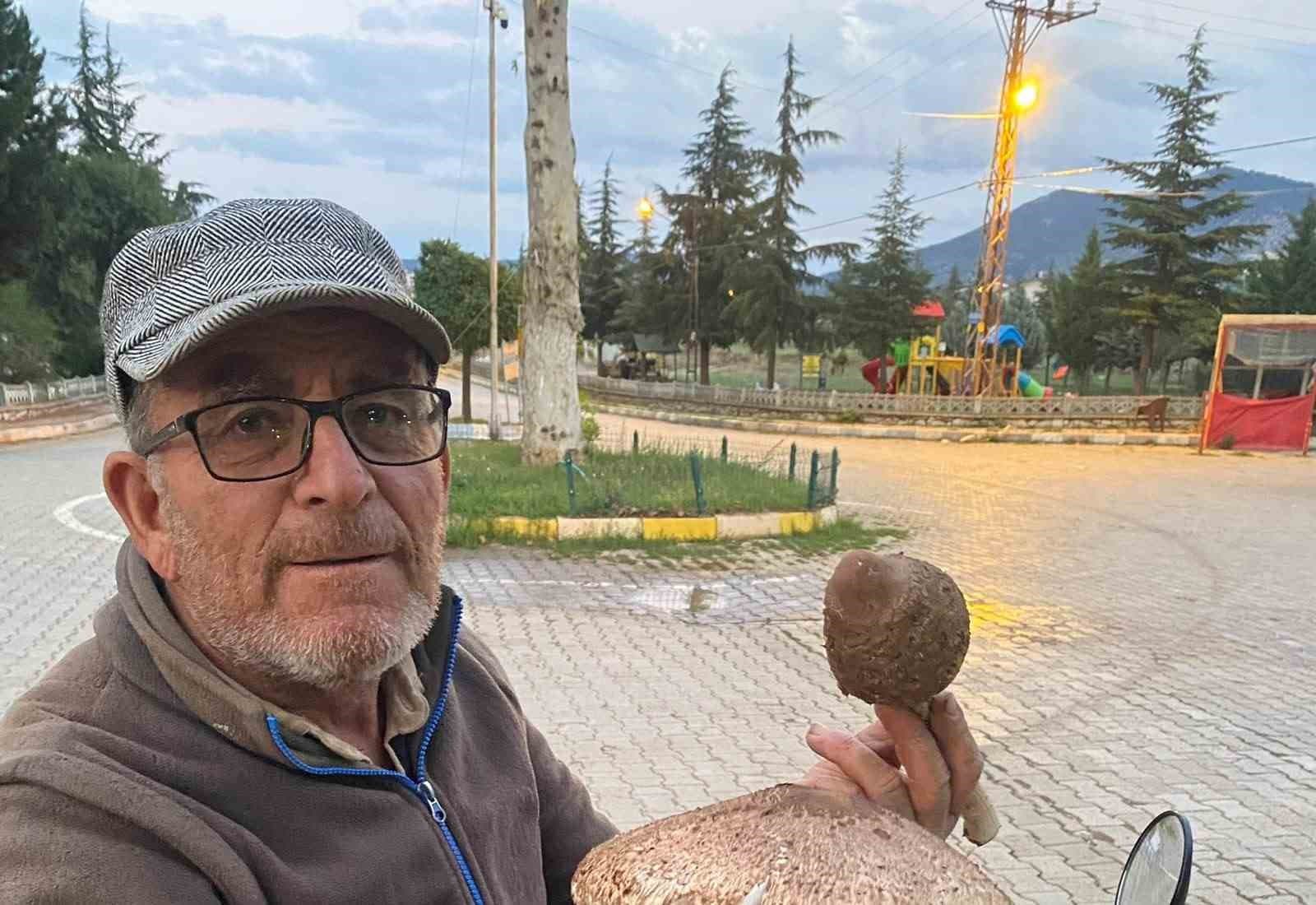 Bulduğu Mantarın Boyutu İlgi Çekti