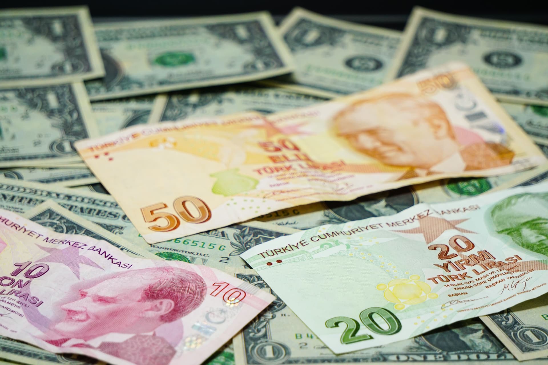 MERKEZ BANKASI ANKETİNDE DOLAR VE ENFLASYON BEKLENTİSİ YÜKSELDİ